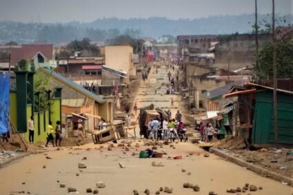 RDC : Massacre d’une famille à Turunga, la population en colère barricade la route.