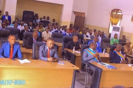 Maniema : Le nouveau gouverneur Mussa Kabwankubi et son gouvernement devant l’assemblée provinciale
