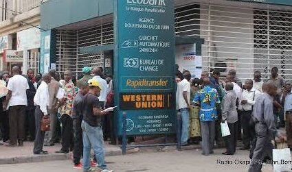 RDC : Un militaire des FARDC décède après avoir été traîné sur la file d’attente d’une banque à Kisangani